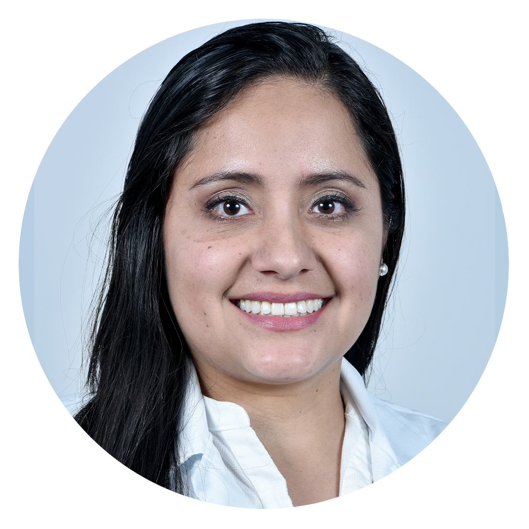 Dra. Ana GaiborEspecialista en Periodoncia e Implantología