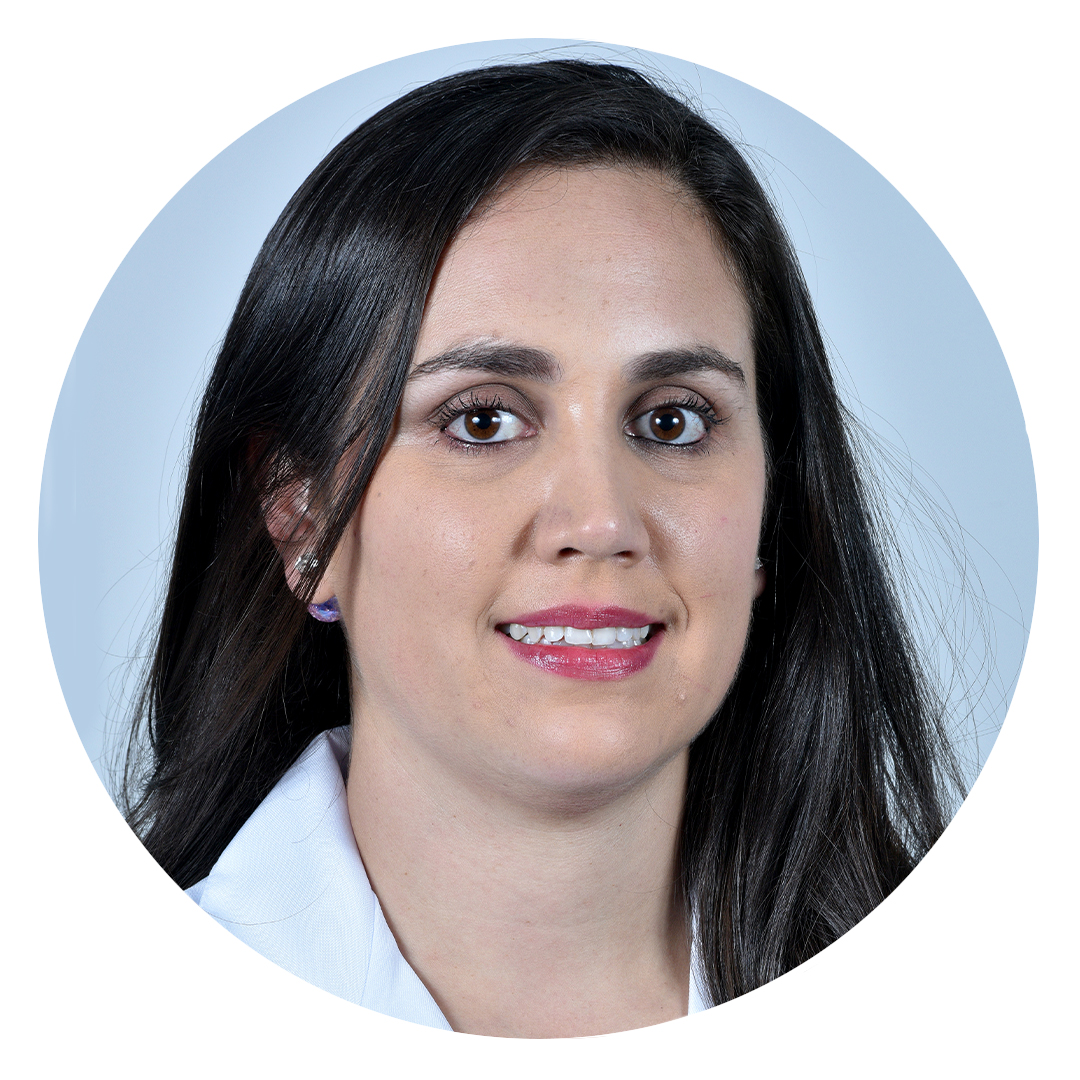 Dra. Carolina GudiñoEspecialista en Endodoncia